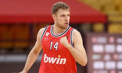 Σάσα Βεζένκοφ: Τα… έσταξε από το τρίποντο (videos)