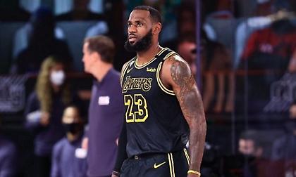 ΛεΜπρον: Γύρισε σπίτι και… παίρνει μαθήματα από τον Τζόρνταν (photos)