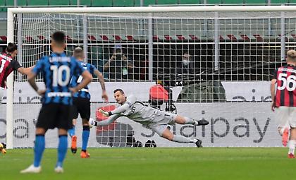 Serie A: Ρεκόρ αποκρούσεων πέναλτι ο Χαντάνοβιτς