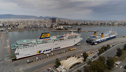 Κορωνοϊός: Στον Πειραιά το πλοίο με 24 Γάλλους μαθητές και τη συνοδό τους που βρέθηκε θετική