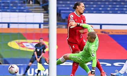 Daily Mail: «Ο VAR δεν… ήξερε τον κανονισμό για αποβολή του Πίκφορντ στο χτύπημα του Φαν Ντάικ»