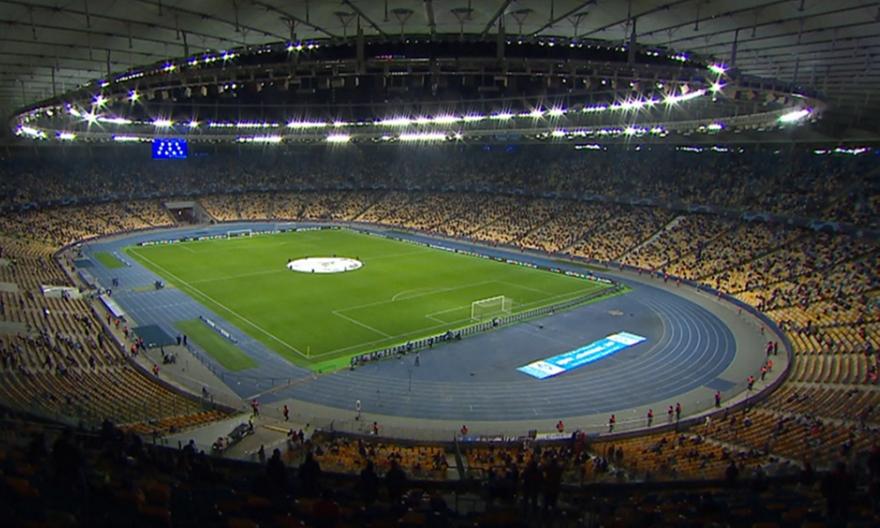 Champions League: Πλάνα από το μισογεμάτο Ολυμπιακό Στάδιο του Κιέβου