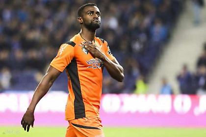 Έκοψε την μπάλα και το γύρισε στο χριστιανικό ραπ ο Τζάκσον Μαρτίνες (video)