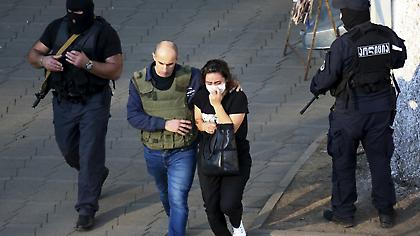Γεωργία: Ένοπλος κρατά τουλάχιστον 17 ομήρους σε τράπεζα