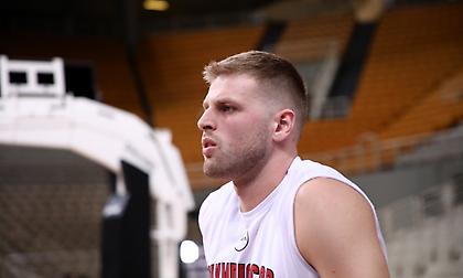 Ολυμπιακός: Χαραλαμπόπουλος αντί Λαρεντζάκη στην αποστολή