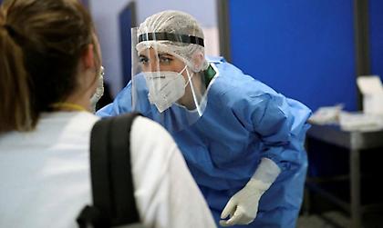 Κορωνοϊός-Ελλάδα: Νέο ρεκόρ με 882 κρούσματα και 15 θανάτους