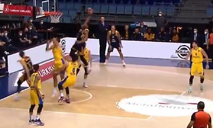 Την… κατεδάφισε ο Μπούκερ (video)