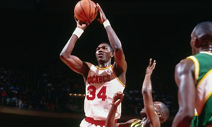 Ολάζουον: «Είναι σπουδαίος ο ΛεΜπρόν αλλά ο Τζόρνταν είναι ανώτερος»