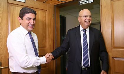 Πρόεδρε, λέει ψέματα ο Υπουργός;