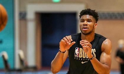 Γιάννης Αντετοκούνμπο: Οικογενειακή κρουαζιέρα στην Διώρυγα της Κορίνθου (photo)