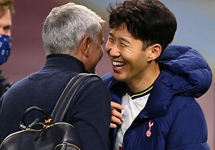 Ο Μουρίνιο «έκραξε» τους παίκτες του όταν όλοι κοιτούσαν τα κινητά τους (pic)