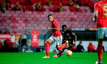 Συνέχισαν με νίκες και απόλυτο Μπενφίκα, Ρέιντζερς