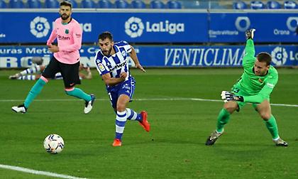 Τραγικό λάθος του Νέτο και... 1-0 την Μπαρτσελόνα η Αλαβές (video)