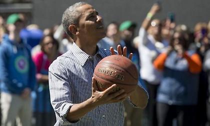 ΛεΜπρόν: «Τυχερός που έχω φίλο τον Ομπάμα και σώθηκε η σεζόν»