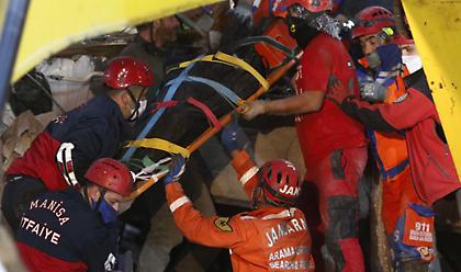 Σεισμός - Τουρκία: Τουλάχιστον 49 οι νεκροί - Δραματική έκκληση του υπουργού Υγείας