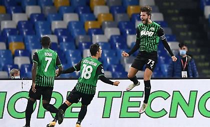 Τρελαίνει κόσμο η Σασουόλο, «καθάρισε» και τη Νάπολι!