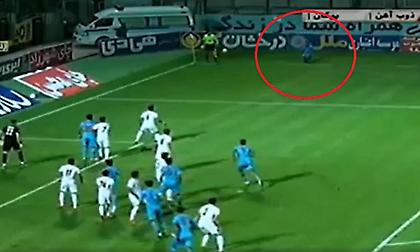 Γκολ από πλάγιο… σφαιροβόλου στο Ιράν (video)