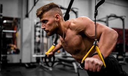 Η προπόνηση των πεζοναυτών που έγινε παγκόσμια τάση στη γυμναστική