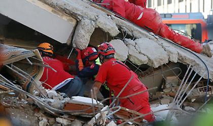 Τουρκία: Στους 92 οι νεκροί από τον σεισμό της Παρασκευής