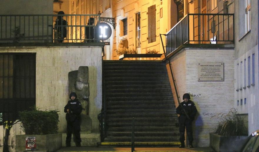 Βιέννη: Τουλάχιστον ένας από τους δράστες διαφεύγει τη σύλληψη