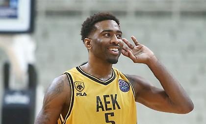 Το μεγάλο τρίποντο του Λάνγκφορντ στην κορυφή του Τοp 5 (video)