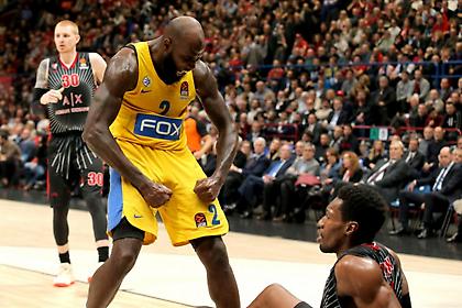 Κοντά στην επιστροφή στη Μακάμπι ο Έισι