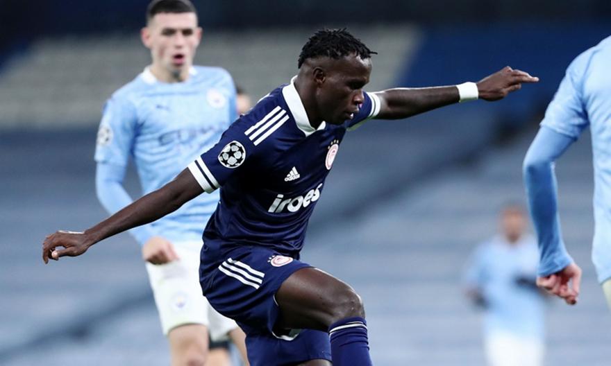 Με Μπρούμα η ενδεκάδα του Ολυμπιακού