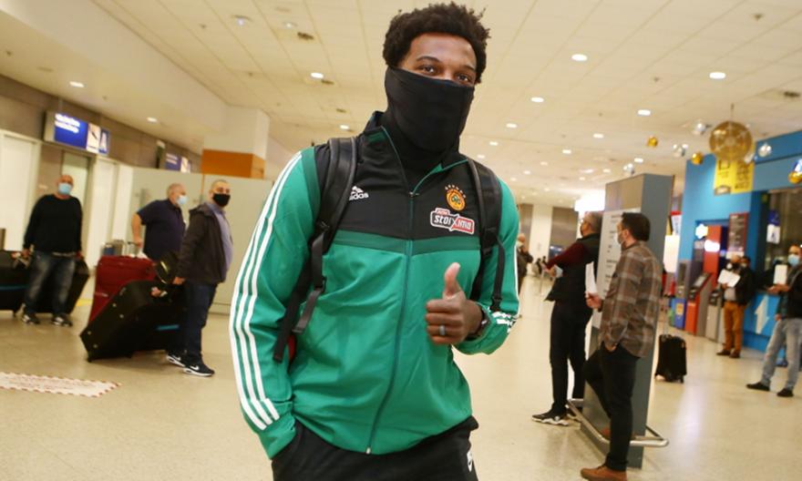 Έφτασε Αθήνα για Παναθηναϊκό ο Μακ! (pics)