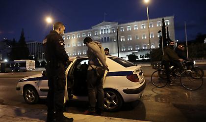 Δεκατέσσερα άτομα προσήχθησαν για συγκέντρωση στην πλατεία Συντάγματος