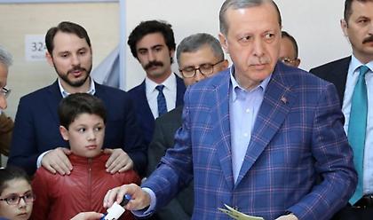 Γερμανικός Τύπος: Αποδιοπομπαίος τράγος ο γαμπρός - Οικογενειακή επιχείρηση Ερντογάν το κράτος