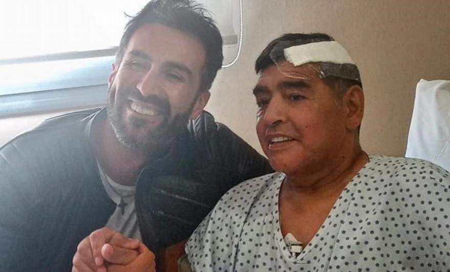 Η πρώτη φωτογραφία του Μαραντόνα μετά την επέμβαση στο κεφάλι