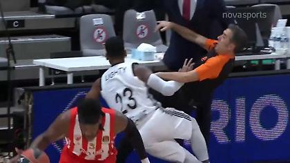 Τράκαρε με διαιτητή ο Λόιντ (video)