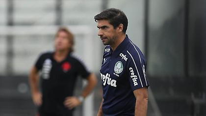 Αποβλήθηκε και τα έβαλε με τον διαιτητή ο Φερέιρα: «Δεν είμαι στην εκκλησία, είμαι στο γήπεδο»