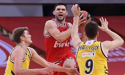 Παπανικολάου: Ο παίκτης για όλες τις δουλειές! (videos)