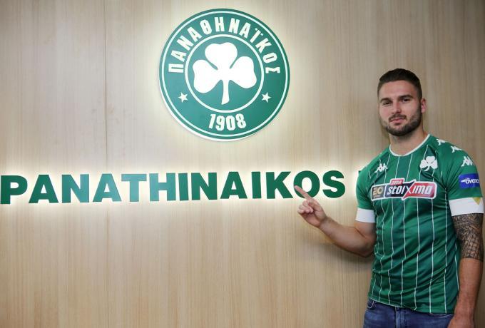 Σένκεφελντ: «Είμαι περήφανος, πάμε τριφυλλάρα»