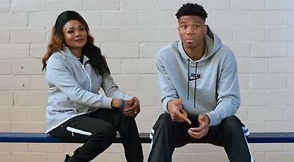 Το ντοκιμαντέρ του Γιάννη και οι «άγγελοί» του (video)