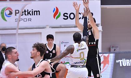 «Βούλιαξαν» κι άλλο την Μπεσίκτας οι Κεμζούρα και Ρέι