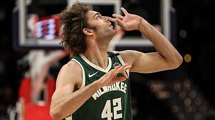 Αποχωρεί από τους Μπακς ο Ρόμπιν Λόπεζ