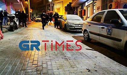 Θεσσαλονίκη: Καταδρομική επίθεση με μολότοφ στο Αστυνομικό Τμήμα Νεάπολης-Συκεών (vid)