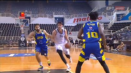 Τρομερό κάρφωμα από Τσαλμπούρη (video)