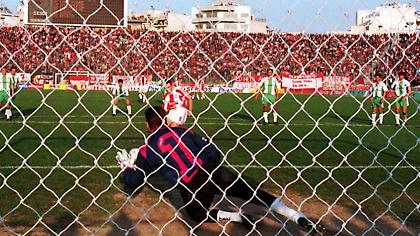 Στιγμές από... τα «αιώνια» ντέρμπι (video)