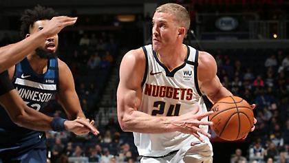 Στους Πίστονς Πλάμλι και Οκαφόρ