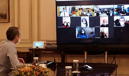 Μητσοτάκης σε νοσηλεύτριες: Όταν απειλείται η υγεία όλα γίνονται δημόσια - Περαιτέρω ενίσχυση ΕΣΥ