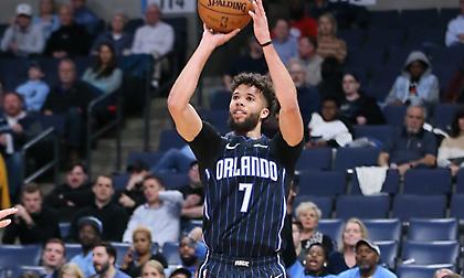 Συνεχίζει στους Μάτζικ ο Κάρτερ-Γουίλιαμς