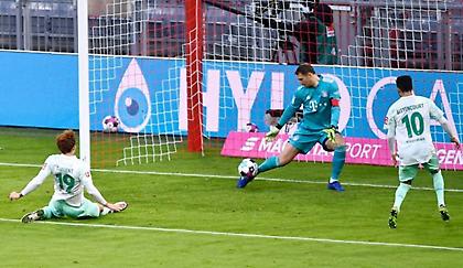 Τρομερή απόκρουση του Νόιερ με τα πόδια!