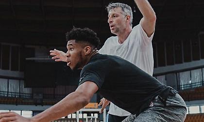 «Ιδιαίτερα» με Παπαλουκά ο Αντετοκούνμπο στο ΣΕΦ (pics)