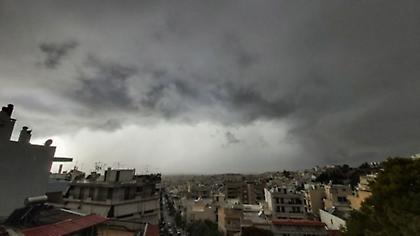 Καιρός: Βροχές, θυελλώδεις άνεμοι και πτώση της θερμοκρασίας