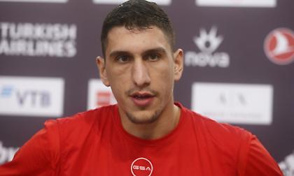 Λαρεντζάκης: «Ιδιαίτερο ματς, έχουμε καιρό να παίξουμε»