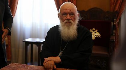 Εκπρόσωπος Ιερώνυμου: Δεν είχε, και δε δέχθηκε, προνομιακή μεταχείριση για τη θεραπεία του