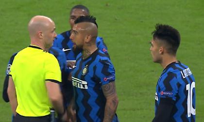 Αποβολή με δύο κίτρινες σε λίγα δευτερόλεπτα για τον Βιδάλ (video)